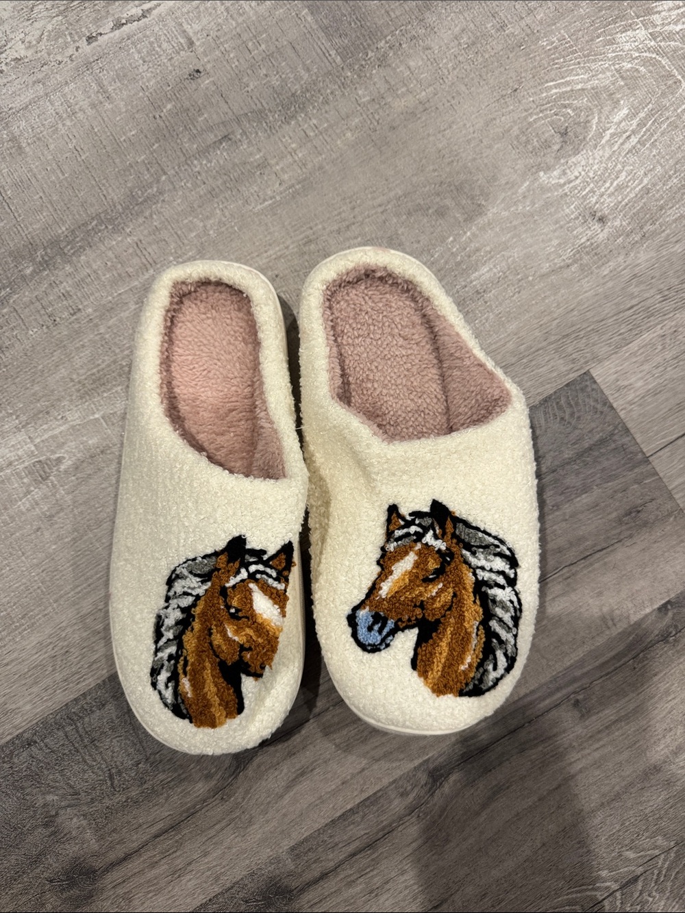 New woman’s Cozy Cream Horse Embroidered Slippers